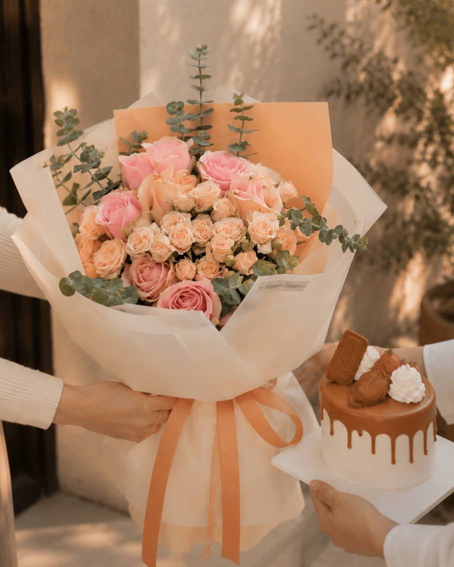 ست دسته گل و کیک لوتوس
