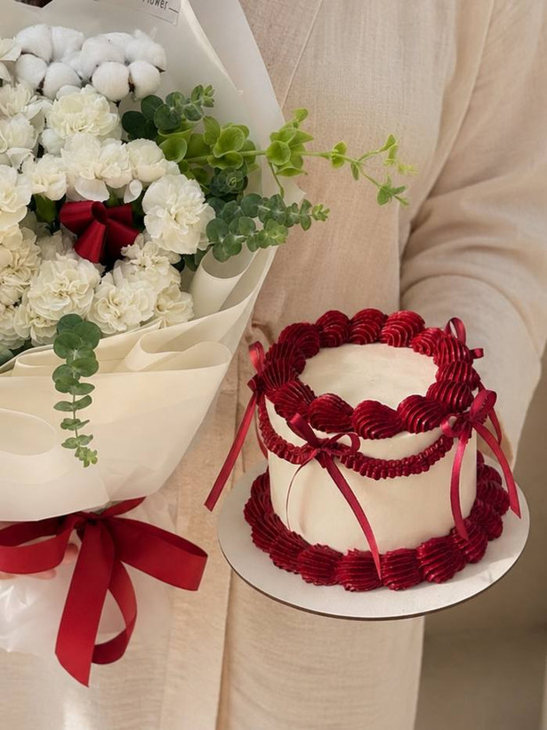 ست دسته گل و کیک چری